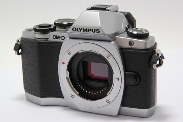 カメラのキタムラ]オリンパス OM-D E-M10 ボディ シルバー OLYMPUS