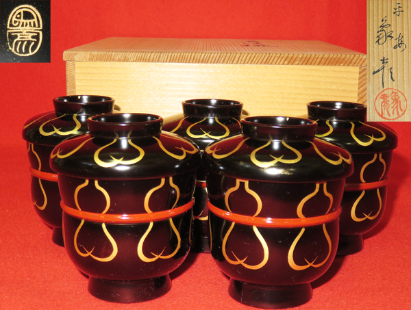 未使用 懐石道具 竹形朱塗箸洗 5客揃 黒竹蒔絵 内黒 和食器 小吸物椀 元箱 未使用 懐石道具 竹形朱塗箸洗 5客揃 黒竹蒔絵 内黒 和食器 小吸物椀