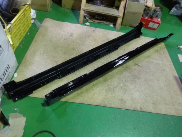 30プリウス ZVW30 後期 純正 サイドステップ 新車外しカラー黒