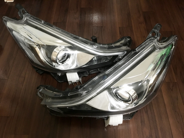 ZVW40/41 プリウスα 純正 後期 LED ヘッドライト 左右セット