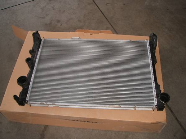 ベンツ　W204　ラジエーター　★C-4492＊