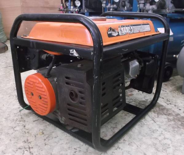 中古 NAKATOMI エンジン発電機 EG－2000 動作品 EG-2000