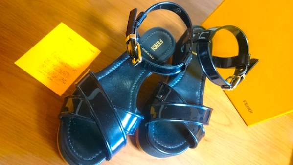 ★FENDI クロスアンクルストラップサンダル 黒 フェンディ2015ss