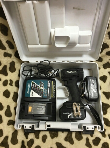 マキタ　18v 充電式インパクトドライバー　TD149D