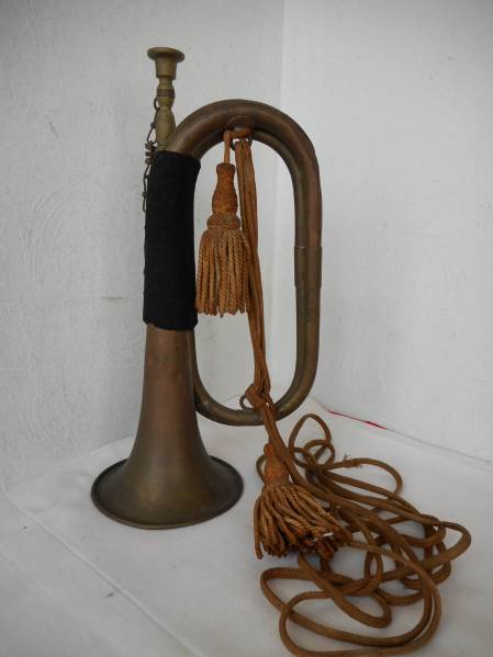 g826　ミリタリー：ラッパ　音・未確認の為格安　タッセル付き