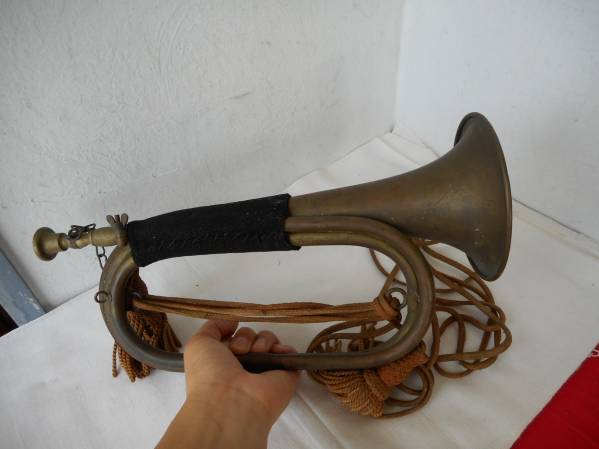 g826　ミリタリー：ラッパ　音・未確認の為格安　タッセル付き