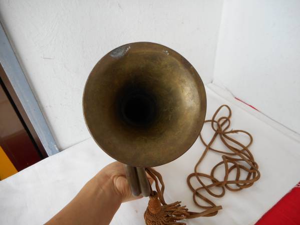 g826　ミリタリー：ラッパ　音・未確認の為格安　タッセル付き