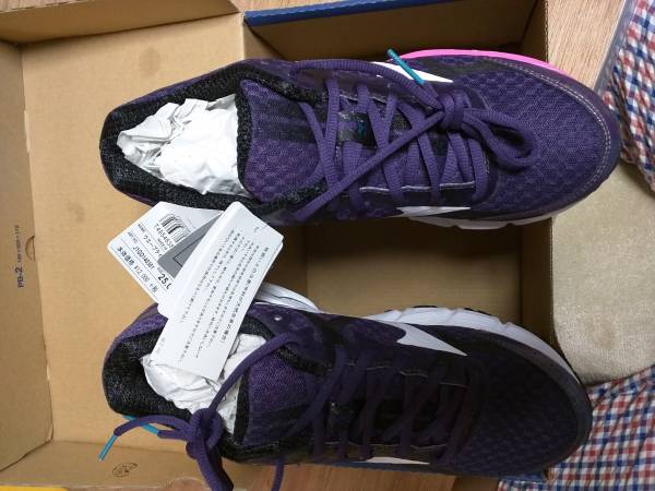 ミズノ新品ランニングシューズ　WAVERider12000