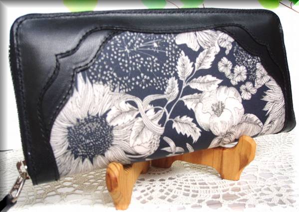 ハンドメイド*リバティSwim Dunclare＆黒革*長財布*内側ゴールド