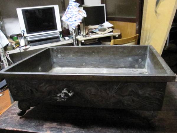 市橋安長製造　砂鉢　水盤　波岩に龍と亀盛上絵図　１脚修理済