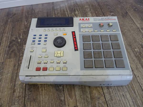 T3765◎ AKAI アカイ サンプリングマシン MPC2000XL ジャンク