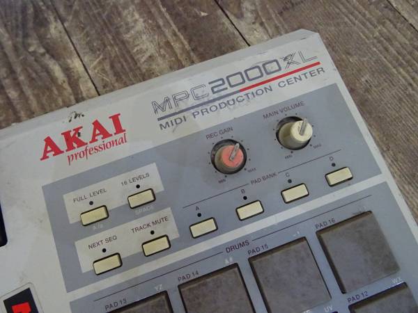 T3765◎ AKAI アカイ サンプリングマシン MPC2000XL ジャンク