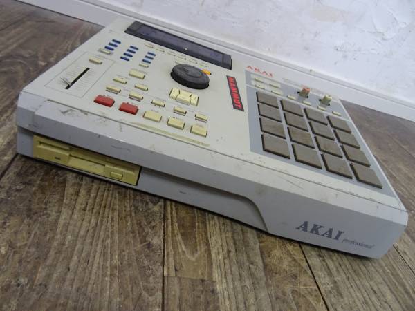 T3765◎ AKAI アカイ サンプリングマシン MPC2000XL ジャンク