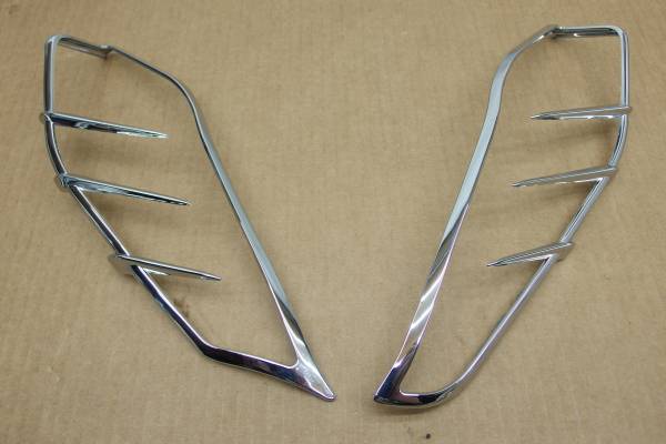 61400028 ミッドフレームエアデフレクタートリム 09-ツーリング