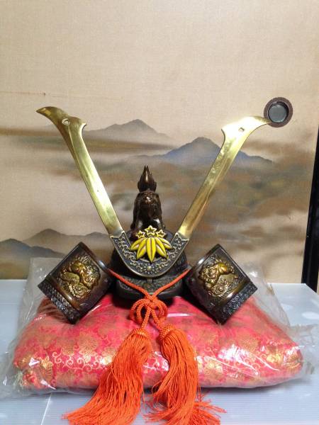 出世兜　源九郎義経 長鍬形獅子頭の兜