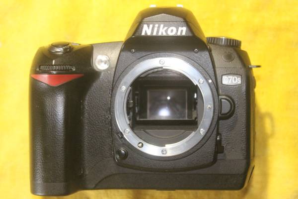 Nikon D70 2台セット【撮影再生可】 Nikon D70 2台セット【撮影再生可