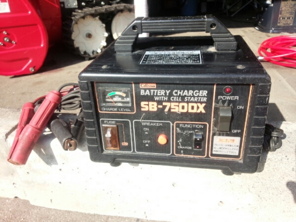 これからの季節の必需品！　バッテリー充電器　SB-750DX