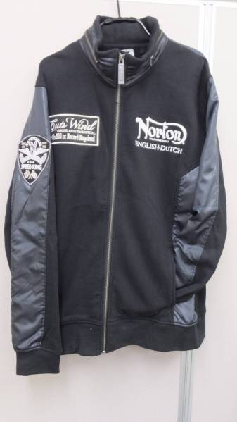 即決★Norton★メンズ XL ジャケット ノートン 黒 フェイクレザー ボア ブルゾン 長袖 ジャンパー 上着 アウター Norton ノートン 弾力抜群 MAX刺繍デザイン Norton｜ポリスウェード中綿フードジャケットL刺繍エンボス総柄 通販・人気
