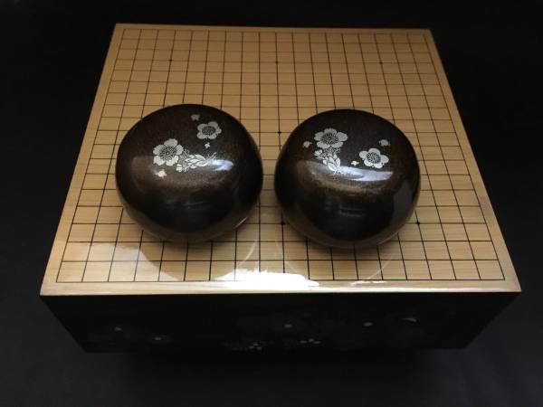 漆芸 碁盤 柳山作 金蒔絵 ミニチュア 囲碁 碁盤 囲碁盤 姫碁盤 極上 囲碁 碁盤 花草紋 梨地金蒔絵碁盤 ミニ碁盤 柳山作 在銘 蒔絵碁盤