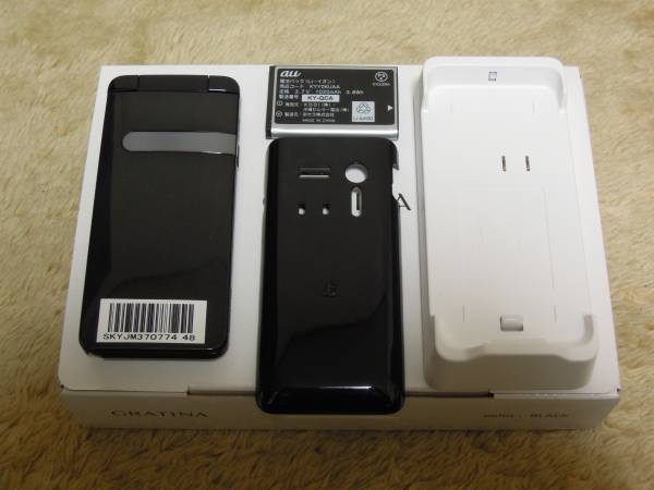 美品 KYOCERA GRATINA KYY06SKA ブラック ガラケー