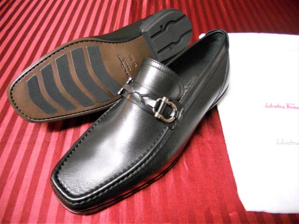 未使用品フェラガモガンチーニローファー81/2EEE黒 Ferragamo