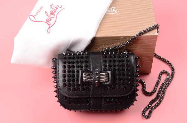 Christian Louboutin ルブタン ショルダー バッグ チェーン Christian Louboutin ルブタンのチェーンショルダーバッグ