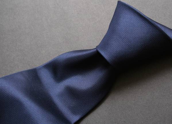 【AG】◆新品◆Kenneth Coleスタイリッシュな濃紺の単色ネクタイ