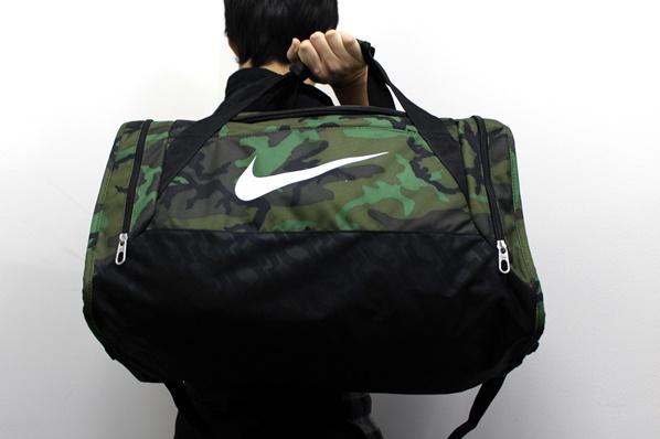 ★NIKE ショルダーダッフルバッグ カモフラ 緑黒[5116-344]六