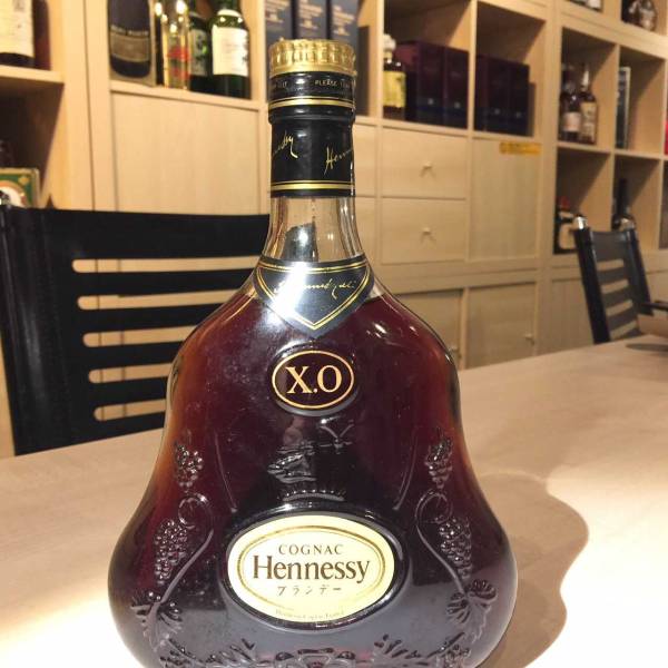 ヘネシー XO Hennessy 40% 箱あり - ブランデー 黒キャップ 1000ml