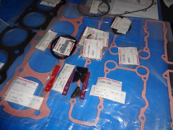 新品！未使用　KAWASAKI　Z1　Z2　ガスケット、シリンダーヘッド 　他