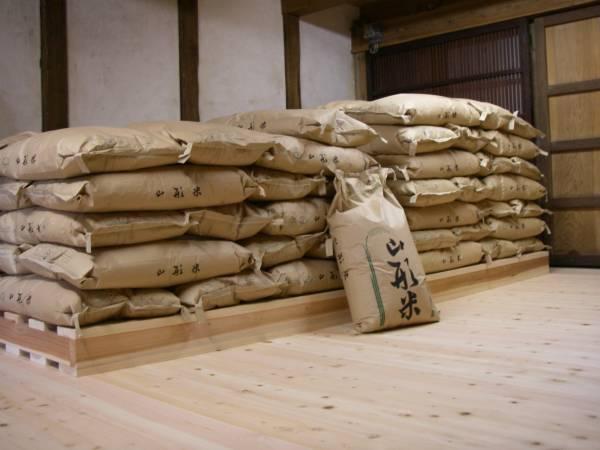 月山の麓で栽培した特別栽培米（２８年精米ひとめぼれ２７ｋｇ）