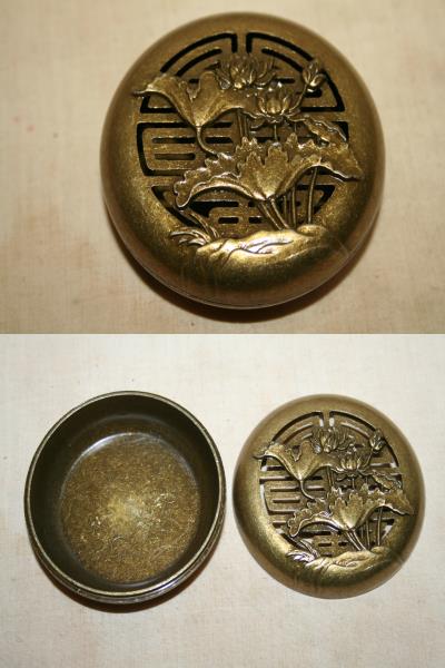四君子圓款　蓮花（荷花）　檀香炉　香炉　　BA19