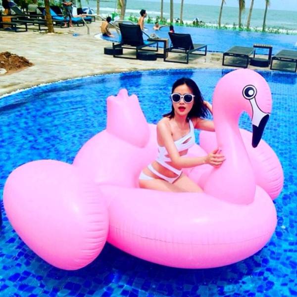 新品　巨大フラミンゴ　浮わ輪　フロート