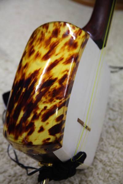 津軽三味線　高級紅木 金細 綾杉胴 鼈甲 津軽塗胴掛 両面新皮　美品 津軽三味線 津軽三味線・胴かけ・本鼈甲・のみです。。 高級紅木 金細 綾杉