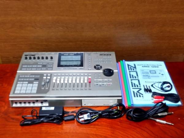 Studio Zoom Recording ZOOM Angeles 0 Rooms · Podcast MRS1608 16