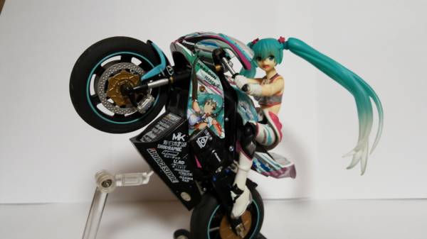中古 figma レーシングミク 2013 EV MIRAI Ver. と ex:ride TT零13