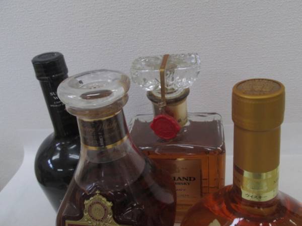 ウイスキー4本　サントリーウイスキーエクセレンス、スペシャルリザーブ　スーパーニッカ、キングスランドプレミア
