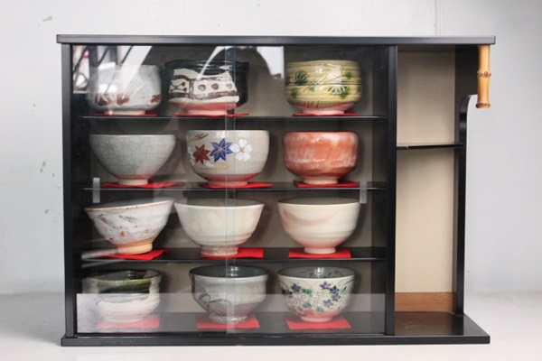 山口錠鐡 造 『黄瀬戸耳付茶入』　共箱　仕覆　茶道具　茶会　家元　裏千家　表千家 共箱 山口錠鐡 『黄瀬戸耳付茶入』 仕覆 茶道具 茶会 家元 裏千家 表
