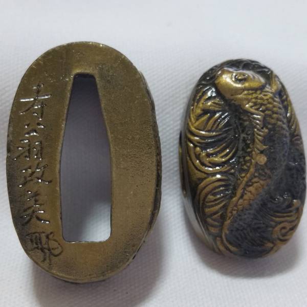 縁頭　 刀装具 　鯉の図柄