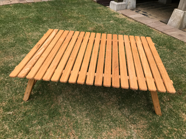 MANIA CAMP PRODUCTS ⁄ | TABLE (L) COMPACT walnut LO ST MID