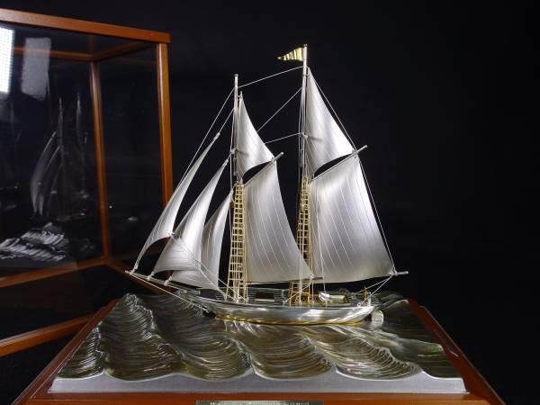 SILVER 985 TAKEHIKO 銀製 ヨット インテリア 玉》 シルバー985 TAKEHIKO ヨット 200g ガラスケース 置物/銀製/船