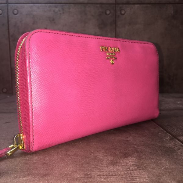 ☆激安売切☆　プラダ　ＰＲＡＤＡ　長財布　ピンク　レザー　カード付き　画像多数