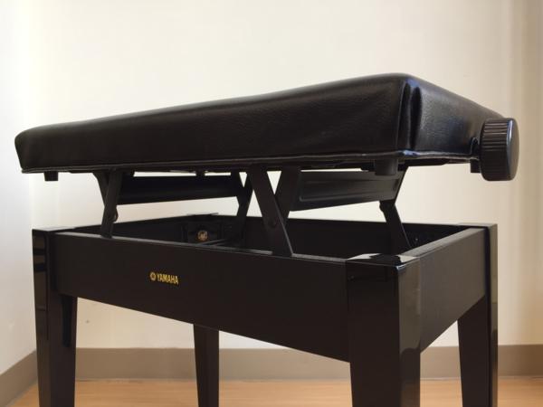 ヤマハ YAMAHA ピアノ椅子 高低自在 黒 4ボタン 鏡面仕上げ 匿名配送 ピアノ椅子 YAMAHA ヤマハ 黒 鏡面艶出し 4ボタン 角脚 高低自在椅子