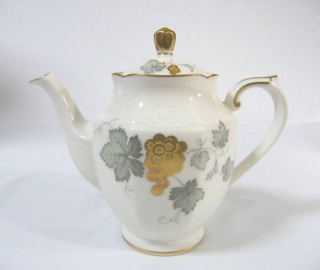 ノリタケスタジオコレクション 葡萄金彩 Amazon.co.jp: ノリタケ スタジオコレクション 葡萄 カップ＆ソーサー