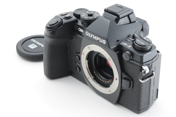 #3473 ★レリーズ数”８６５９”回！美品！★OLYMPUS OM-D E-M1 ボディ ブラック オリンパス