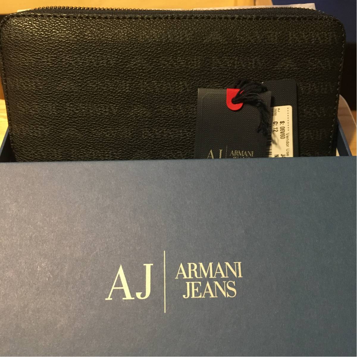 長財布 アルマーニ ジーンズ ARMANI JEANS 美品 - メルカリ ラウンド 