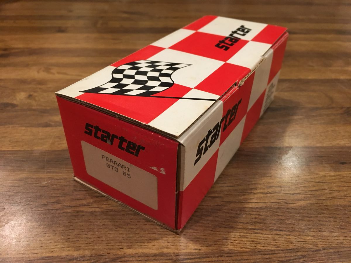 ほぼ新品の中古品 箱あり デッドストック品 1/43 スターター フェラーリ 288 GTO