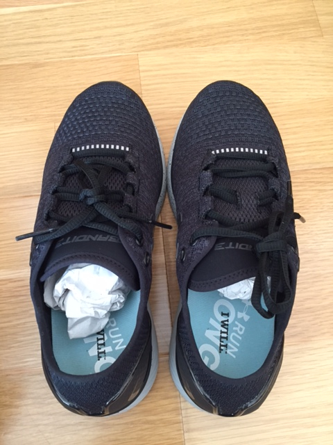 新品★アンダーアーマー/スニーカー/ブラック/25.5cm★定価13，500円★送料込