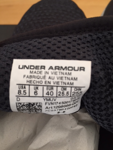 新品★アンダーアーマー/スニーカー/ブラック/25.5cm★定価13，500円★送料込