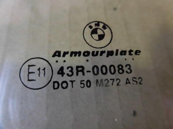 ◆'05 BMW E46 後期 320i AV22 セダン 左フロントドアガラス(色番：M272 / 薄緑)◆